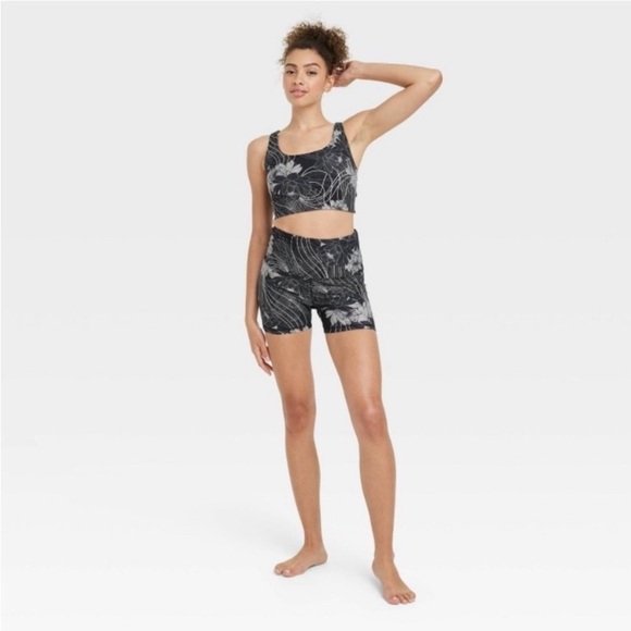 Women's Floral Print High Rise Bike
NWT.
Shorts 4" JoyLab Black new - Picture 1 of 6